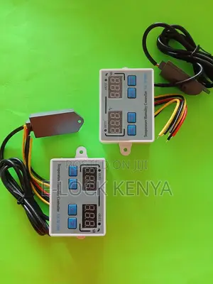 Lab Thermostat and Hygrometer for Precision