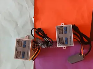 Thermostat for Labs With Hygrometer