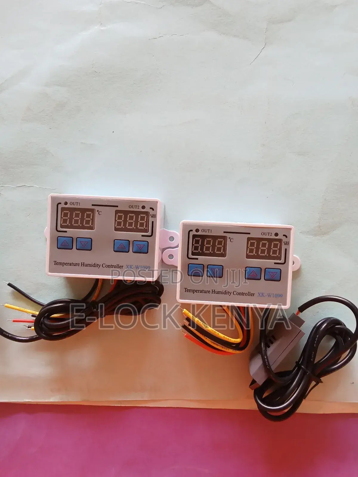 Room Thermostat With Built in Hygrometer