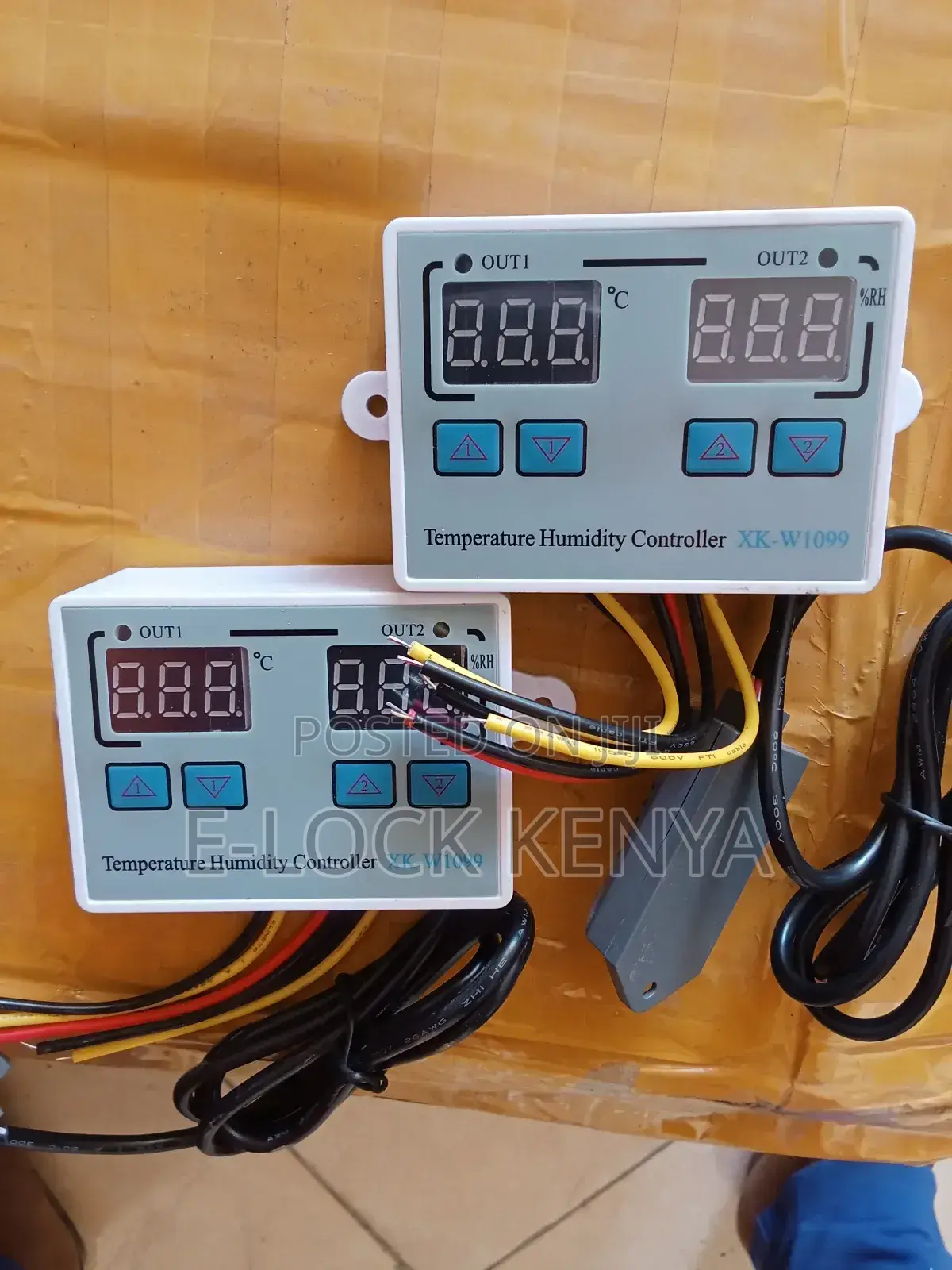Store Hygrometer and Thermostat Device