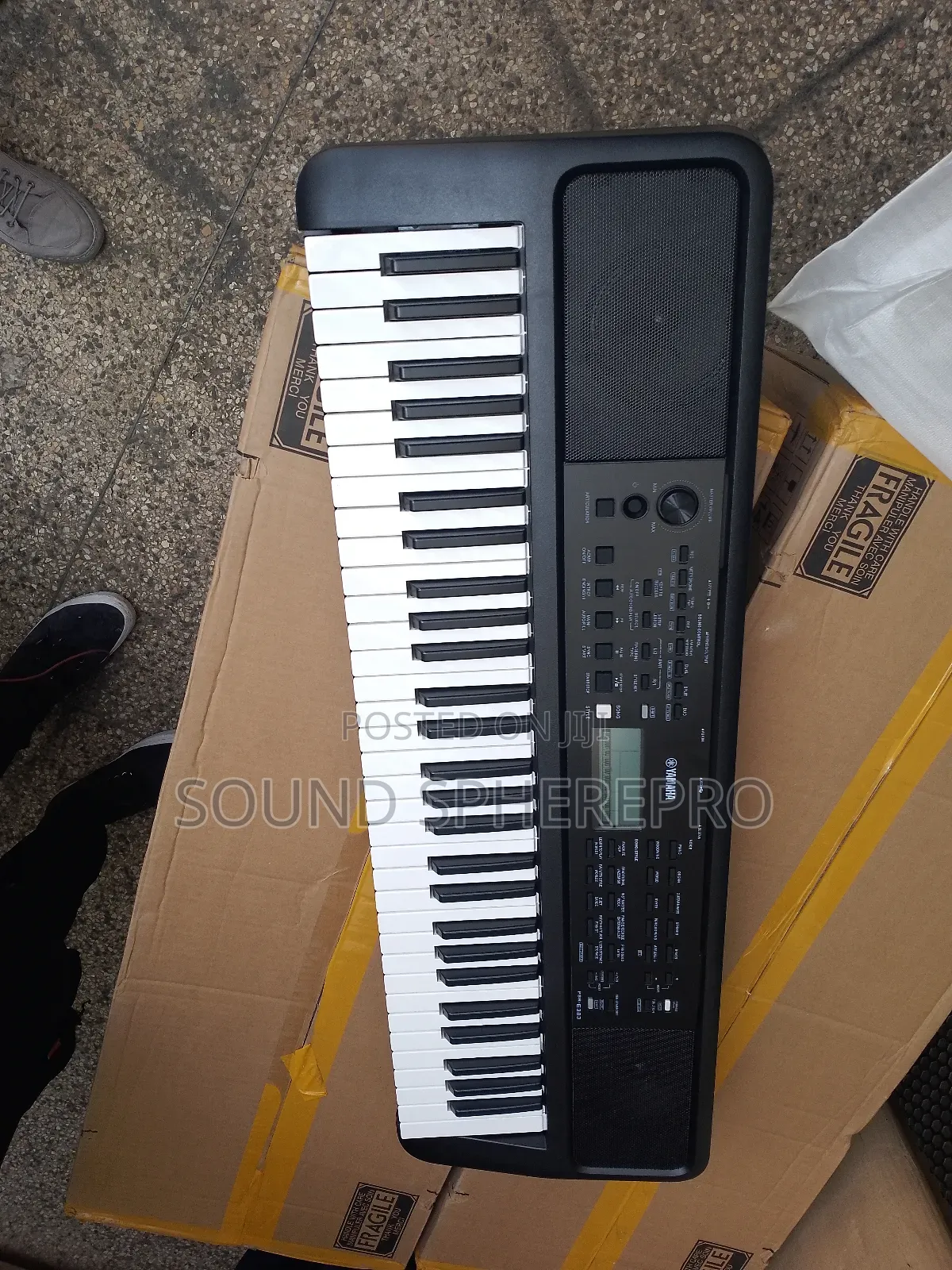 Yamah PSR-383 61 Keys Keyboard