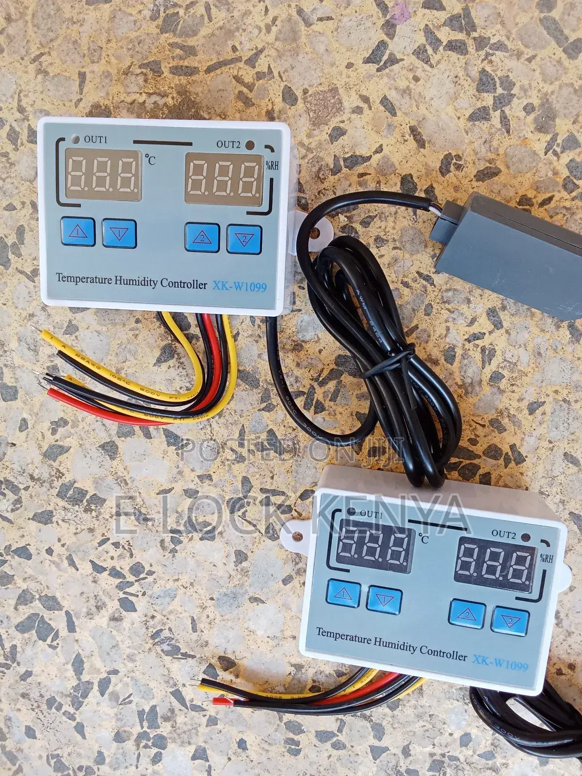 Premium Hygrometer and Thermostat for Labs