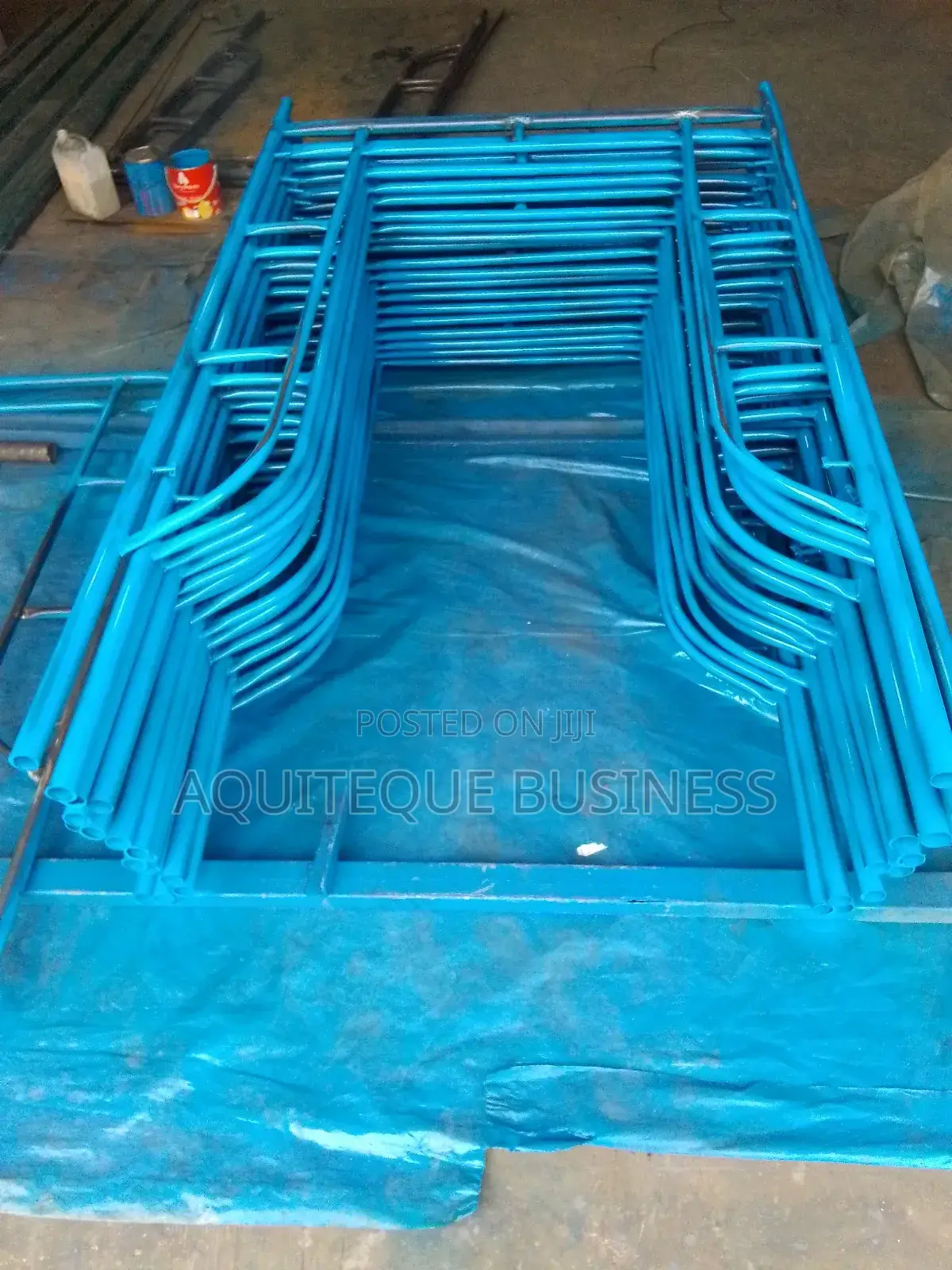 Scascaffolding Provides Handrails That Are Perfect Fer.