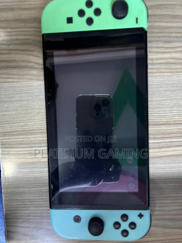 Used Nintendo Switch - thumbnail 4