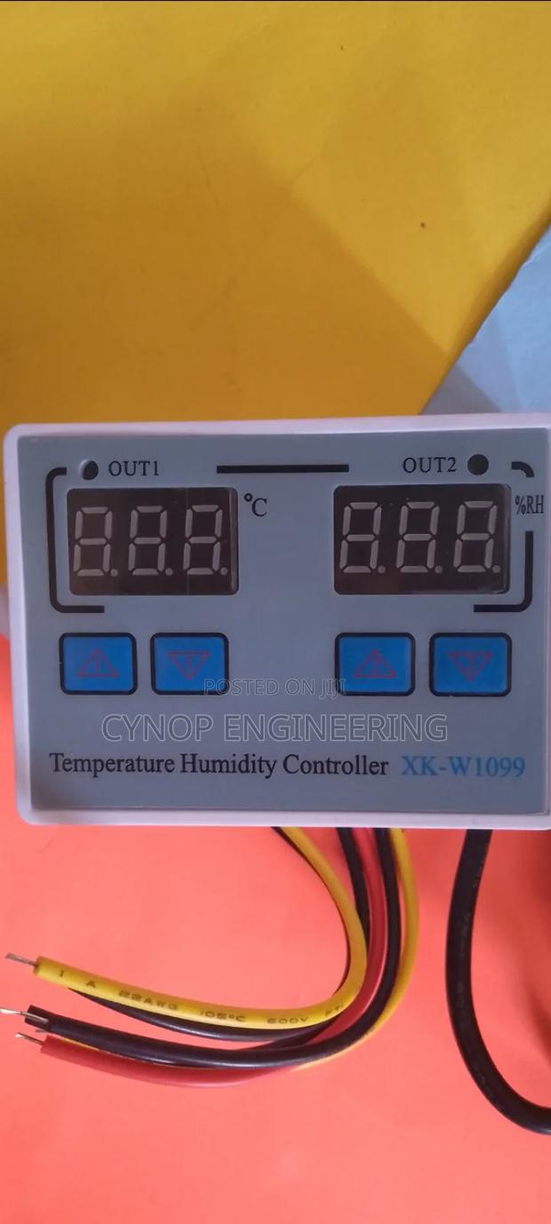 Incubator Thermostat and Hygrometer Device - main view