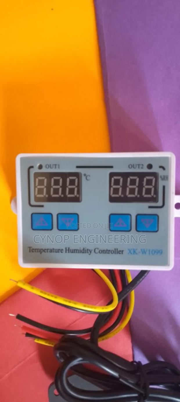 Thermostat for Homes With Hygrometer Control
