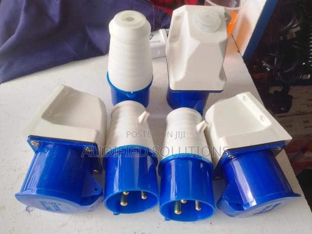 Industrial Socket><3pin 32amps