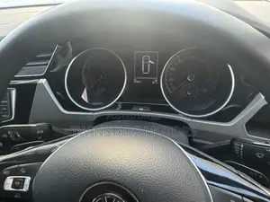 Volkswagen Touran 2017 White