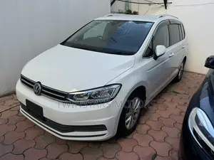Volkswagen Touran 2017 White