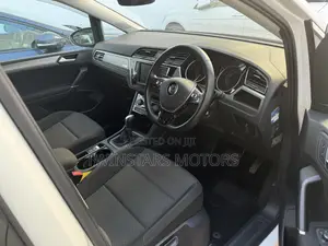 Volkswagen Touran 2017 White