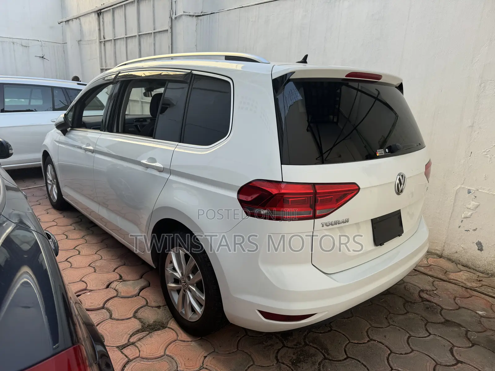 Volkswagen Touran 2017 White