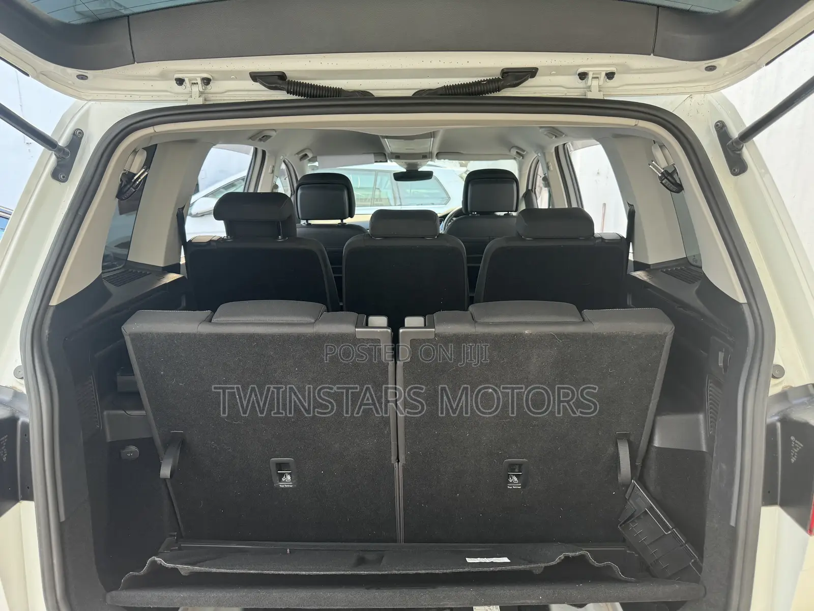Volkswagen Touran 2017 White
