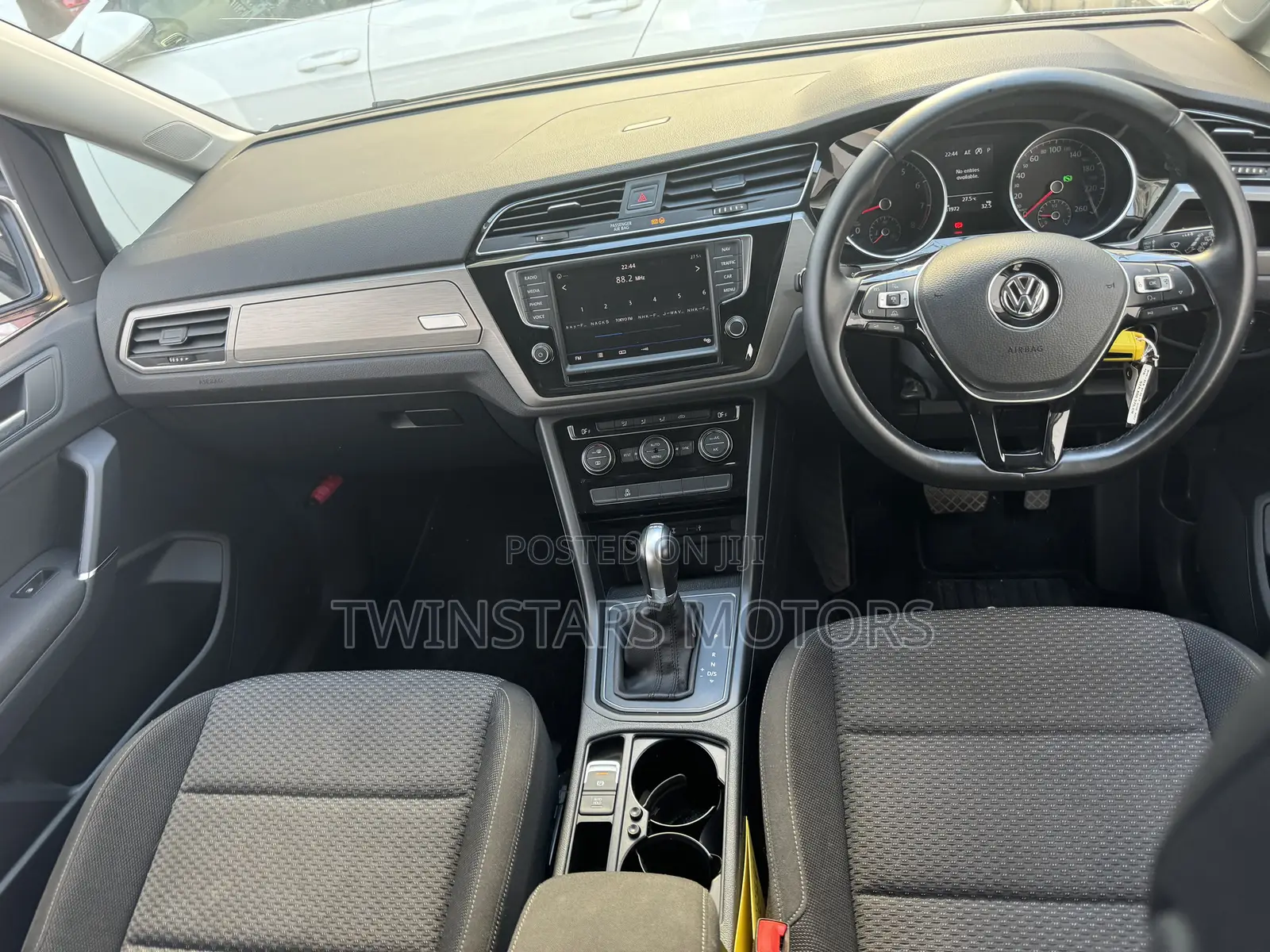 Volkswagen Touran 2017 White