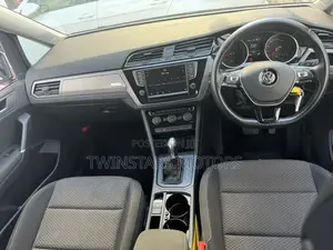 Volkswagen Touran 2017 White