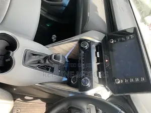 Toyota Harrier 2.0 2020 Silver