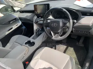 Toyota Harrier 2.0 2020 Silver