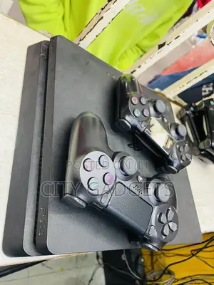 Ps4 Slim With 2 Game Pad