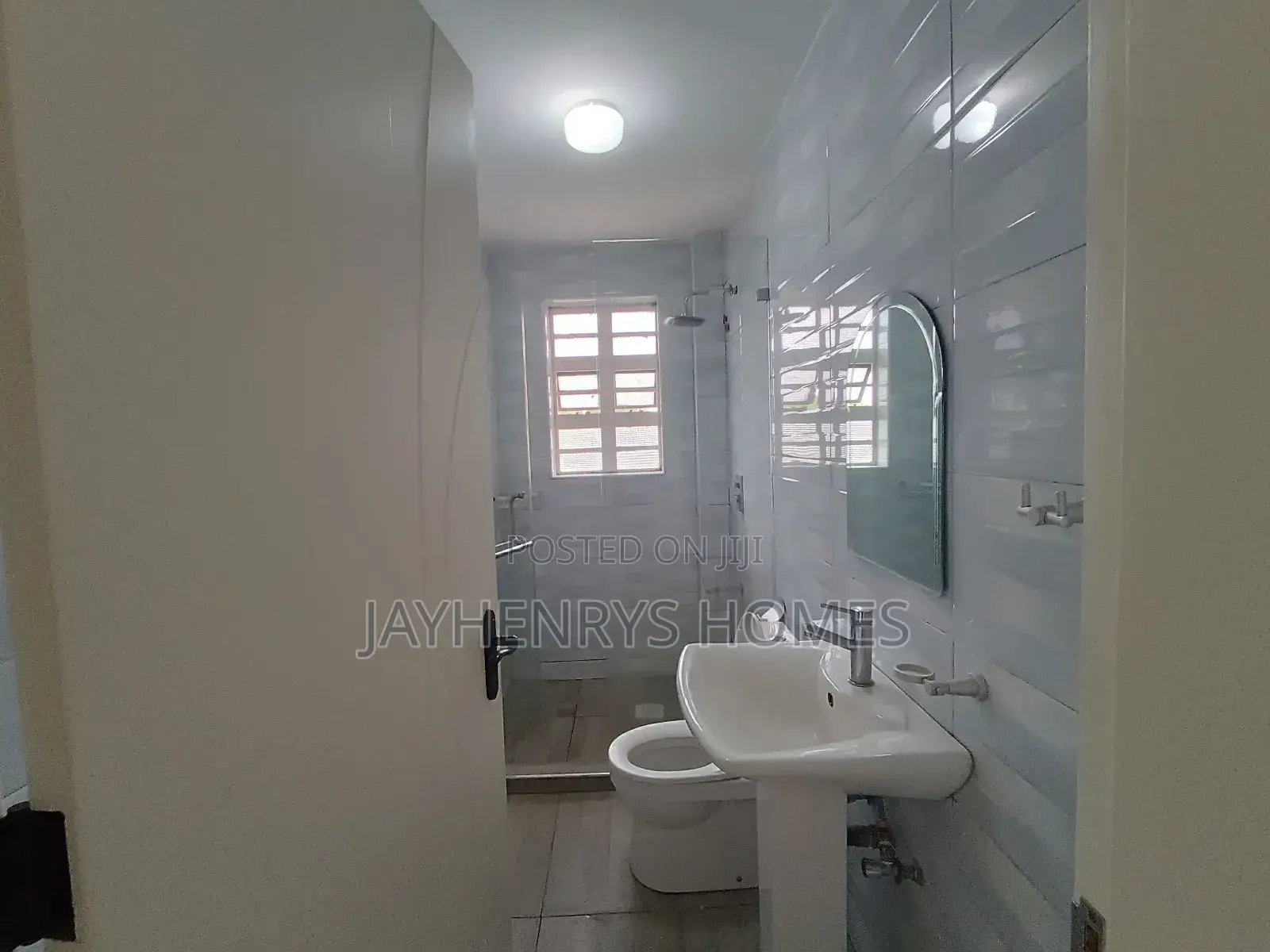 5bdrm Maisonette in Varsityville, Kamakis for rent