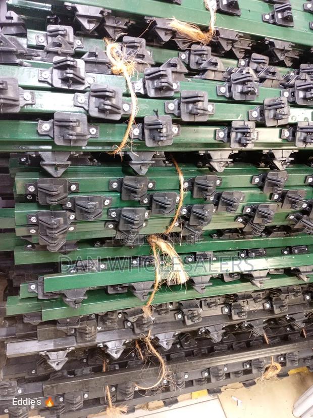 Electric Fence W Posts - main view