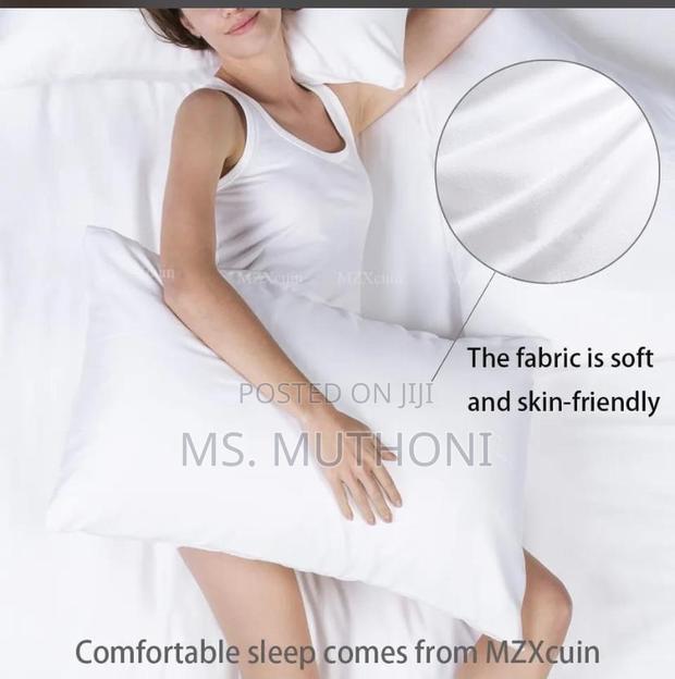 A Pair (2) Compressed Fibre Pillows - thumbnail 4