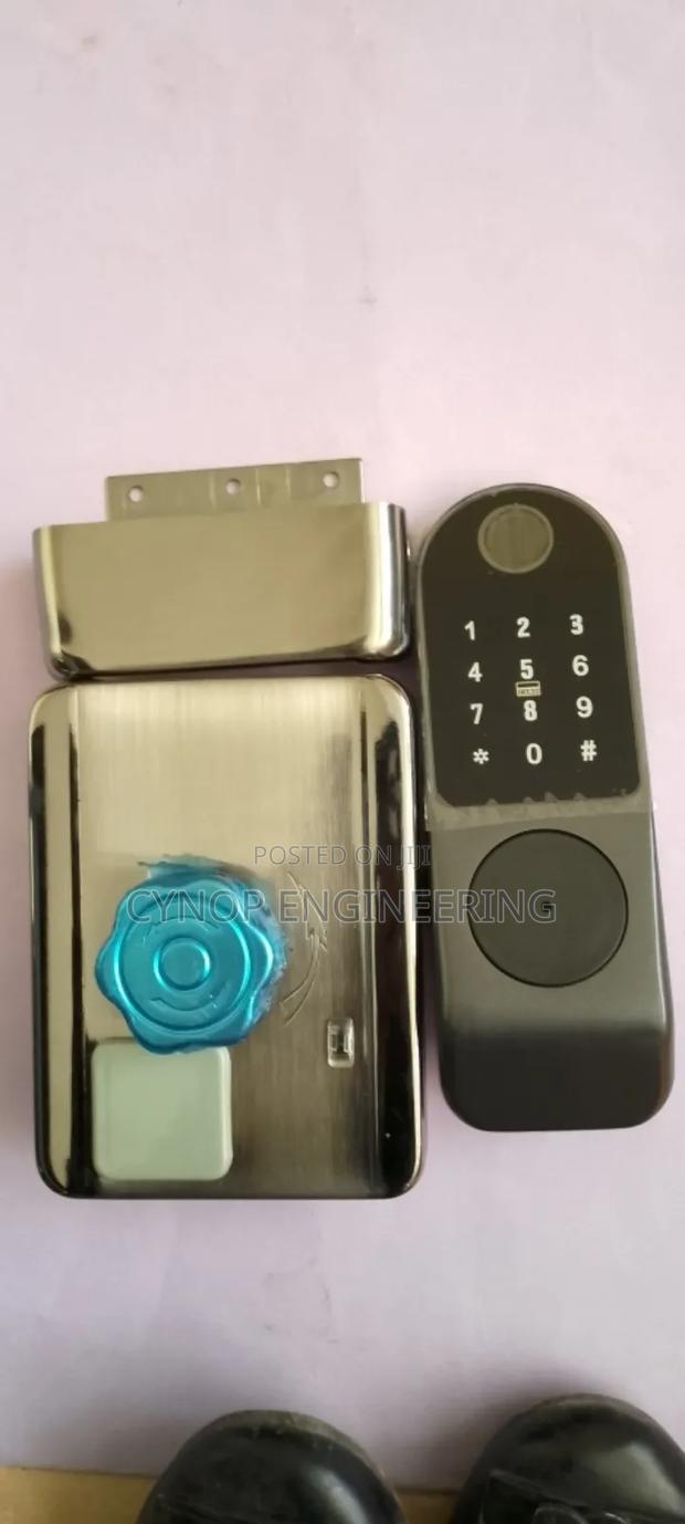 Biometric Smart Lock With Passcode Entry - main view