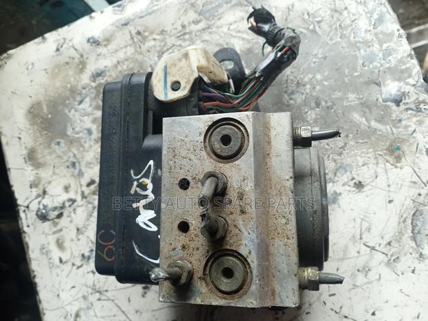 Toyota Hilux Abs Pump 6c - main view