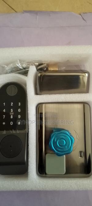 Smart Lock With Key and Fingerprint - thumbnail 2