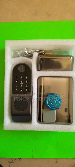 Fingerprint Recognition Smart Lock for Security - thumbnail 2