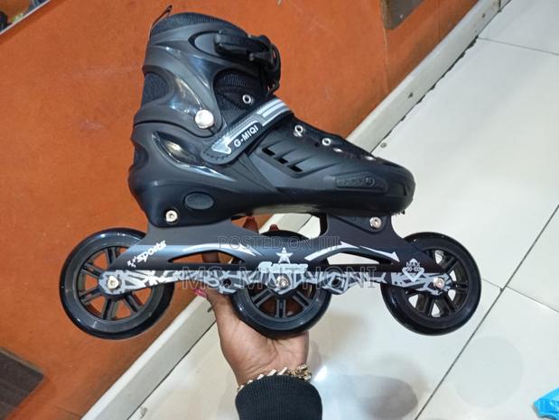 Adults Roller Skates Speed Skates in Colour Black Size 39-42