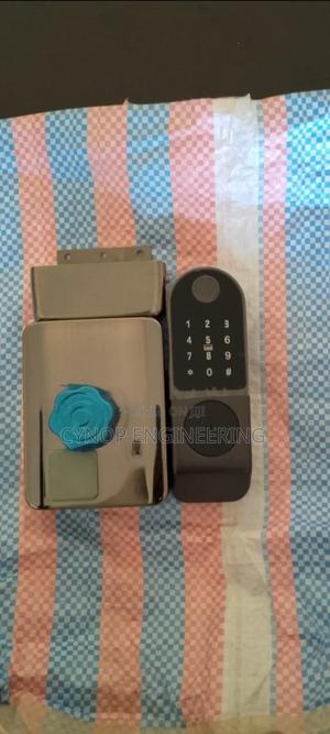 Fingerprint Enabled Gate Lock for Security - thumbnail 2