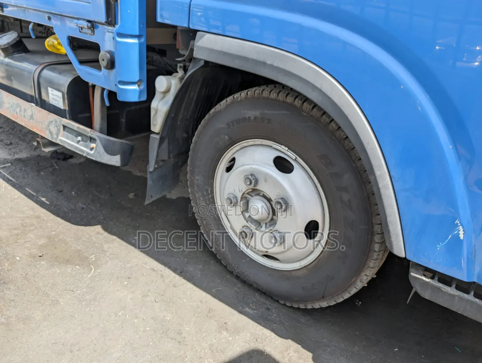 Isuzu ELF 2018 Blue