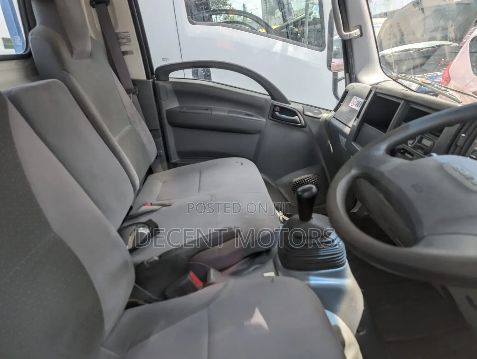 Isuzu ELF 2018 Blue