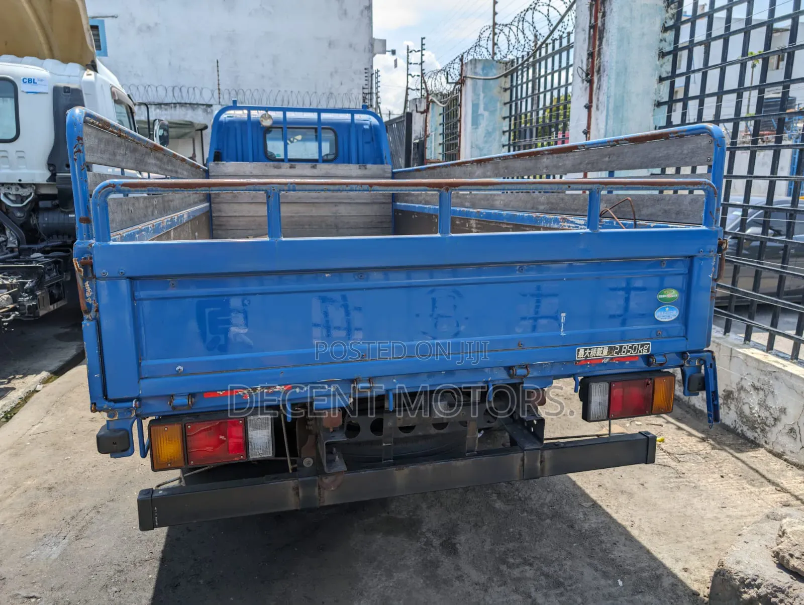 Isuzu ELF 2018 Blue