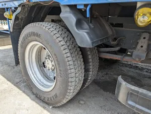 Isuzu ELF 2018 Blue