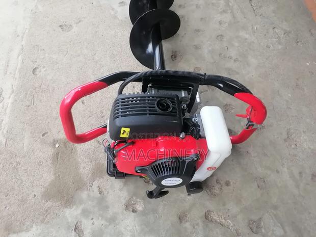 Gasoline Four Stroke Earth Auger Machine.