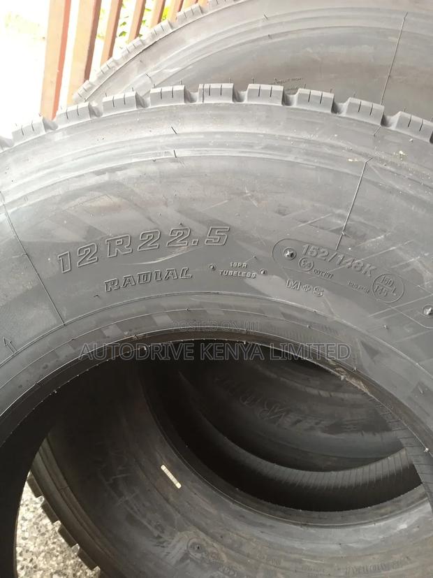 12R22.5 Bridgestone Tyre - thumbnail 3