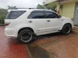 Toyota Fortuner 2010 White