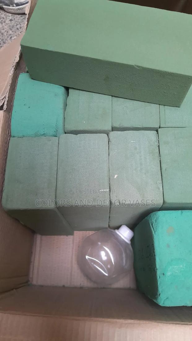 Oasis Green 20cm by 10cm for Flowers Setup - thumbnail 2