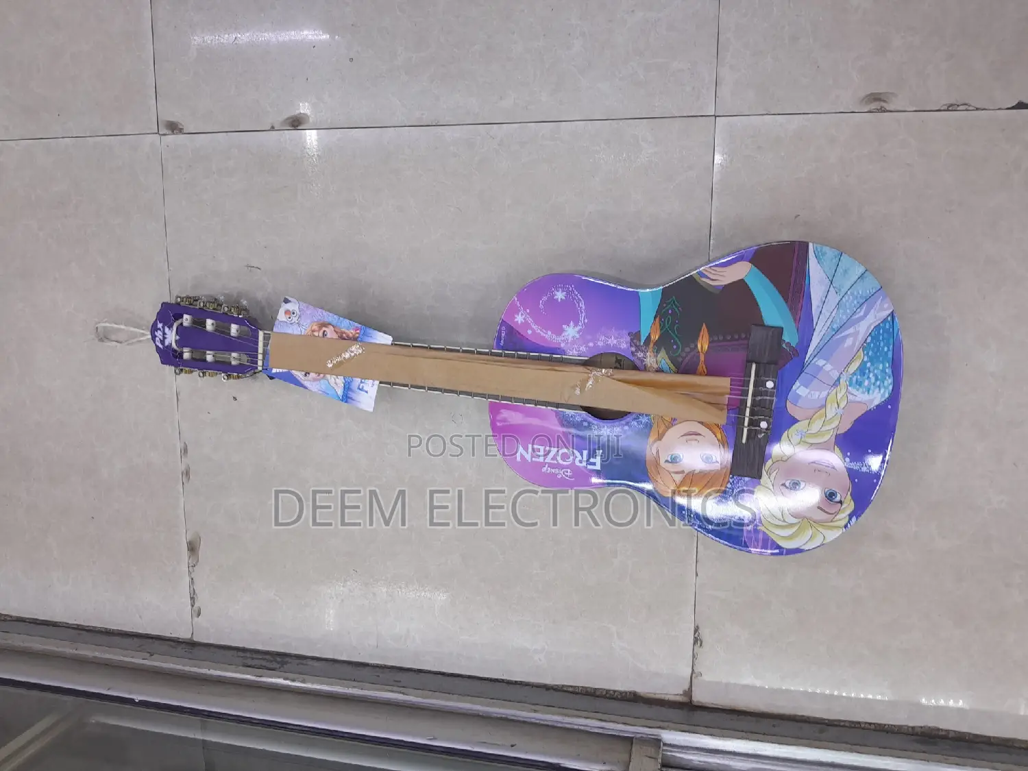 Box Guitar 34"