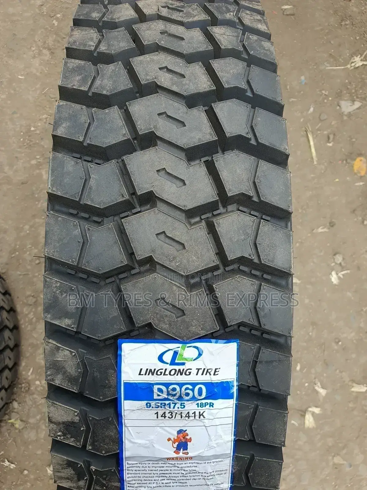 9.5 R17.5 Linglong Tyres (Diff)