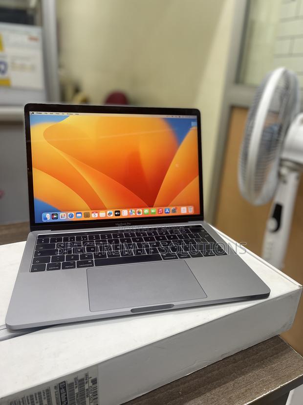 Laptop Apple MacBook Pro 8GB Intel Core I5 SSD 512GB