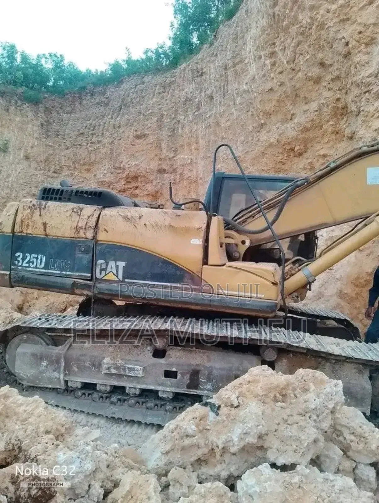 Excavators and Shovel Machines for Hire