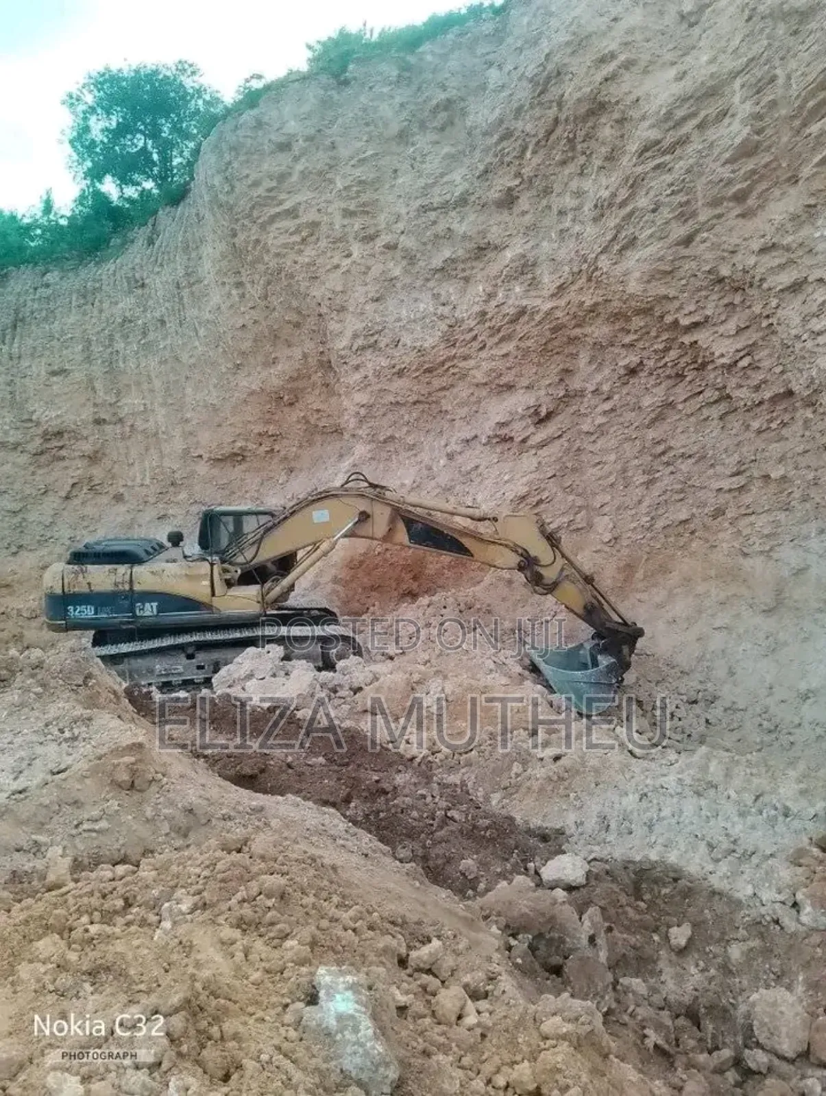 Excavators and Shovel Machines for Hire