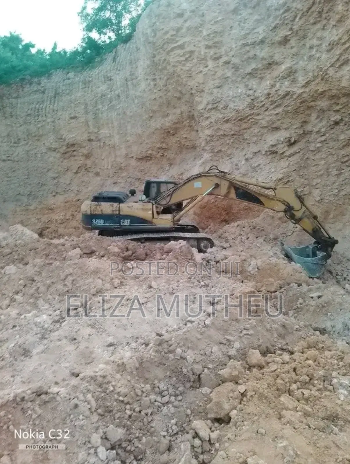 Excavators and Shovel Machines for Hire