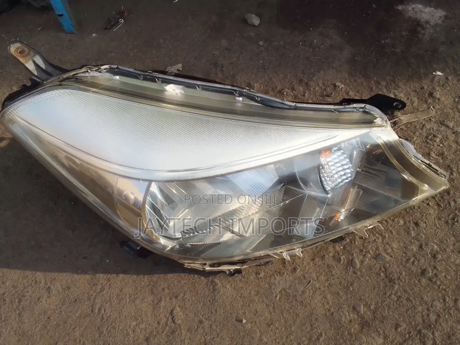 Juwella Vitz Headlights RHS 2012 Non Xenon