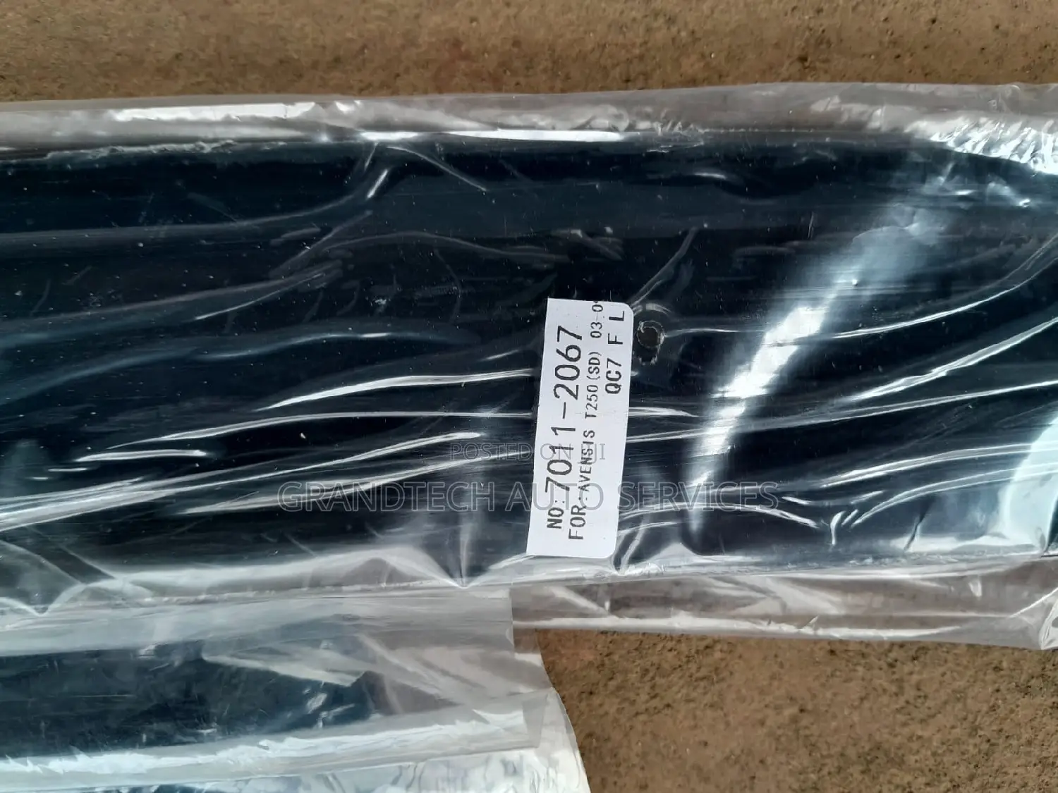 Toyota Avensis Windbreakers~`