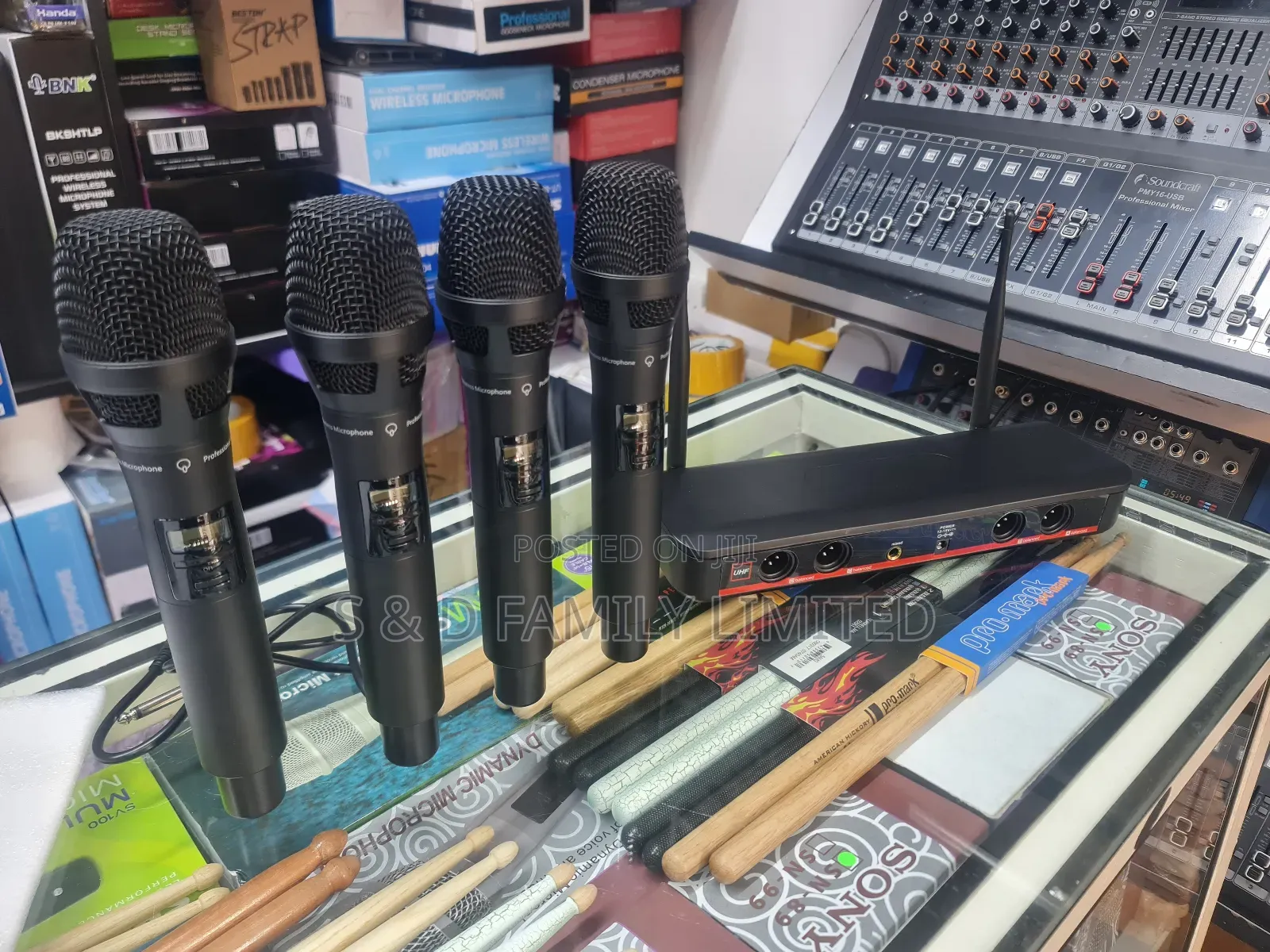Shure 4 in 1 Wireless With Briefcase GLXD94