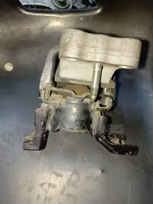 Engine Mounting 2zr/3zr Premio