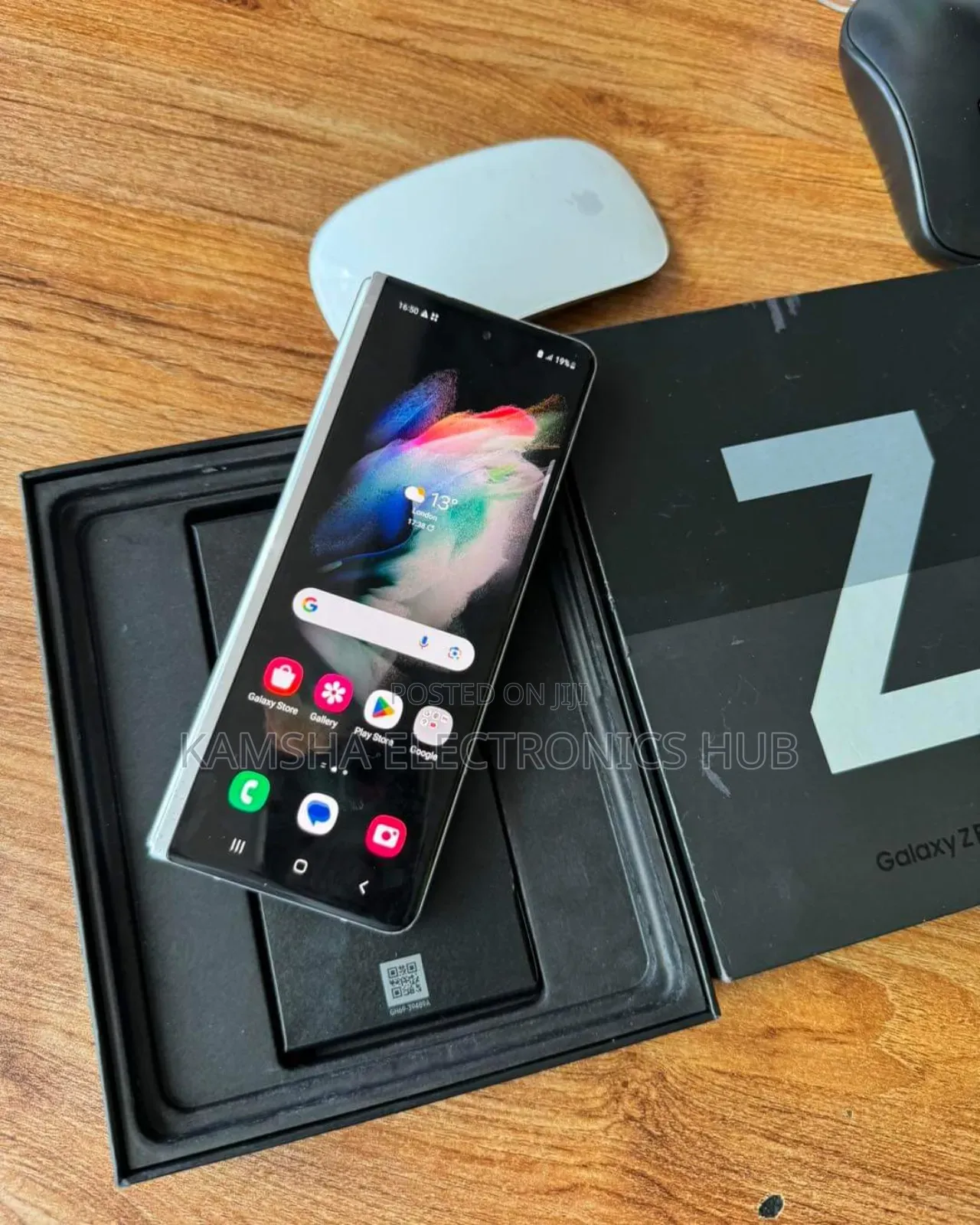 New Samsung Galaxy Z Fold 3 256 GB Silver