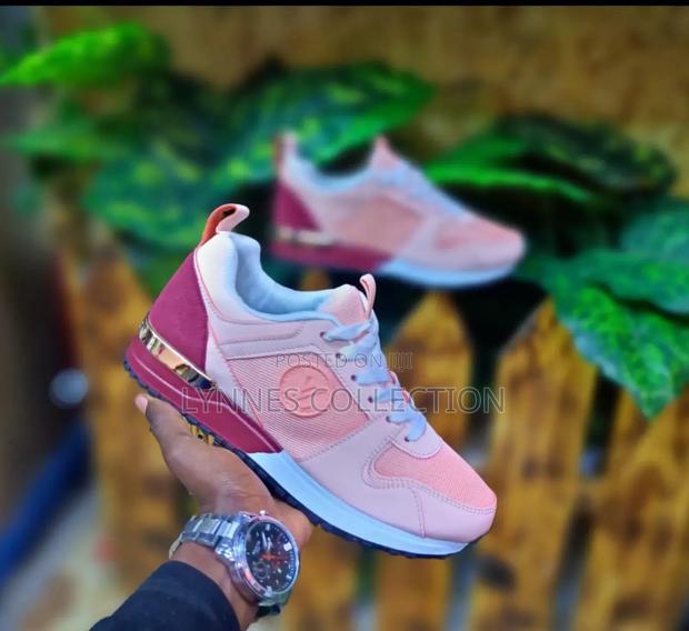 Luis Vuitton Sneakers - thumbnail 2